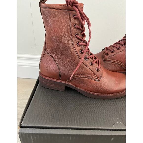 FRYE Women's Ankle-High Leather Combat Boot with Lug Sole, Size 5.5 - Picture 4 of 9